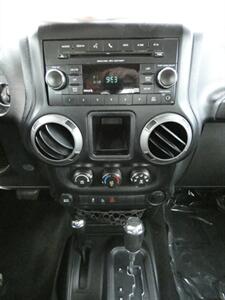 2013 Jeep Wrangler Sport   - Photo 32 - Naples, FL 34104