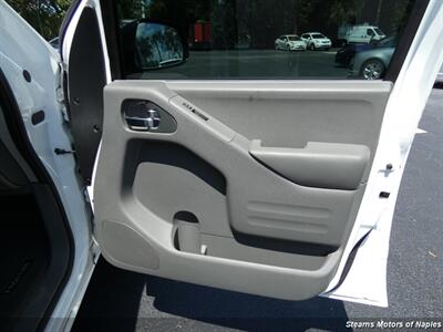 2016 Nissan Frontier S   - Photo 48 - Naples, FL 34104