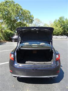 2018 Lexus ES 350   - Photo 13 - Naples, FL 34104