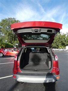 2015 Ford Escape SE   - Photo 13 - Naples, FL 34104