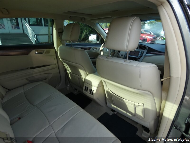 2011 Toyota Avalon Limited photo 31