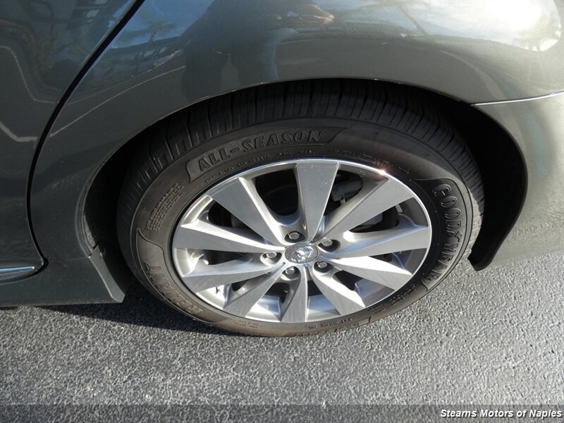 2011 Toyota Avalon Limited photo 13