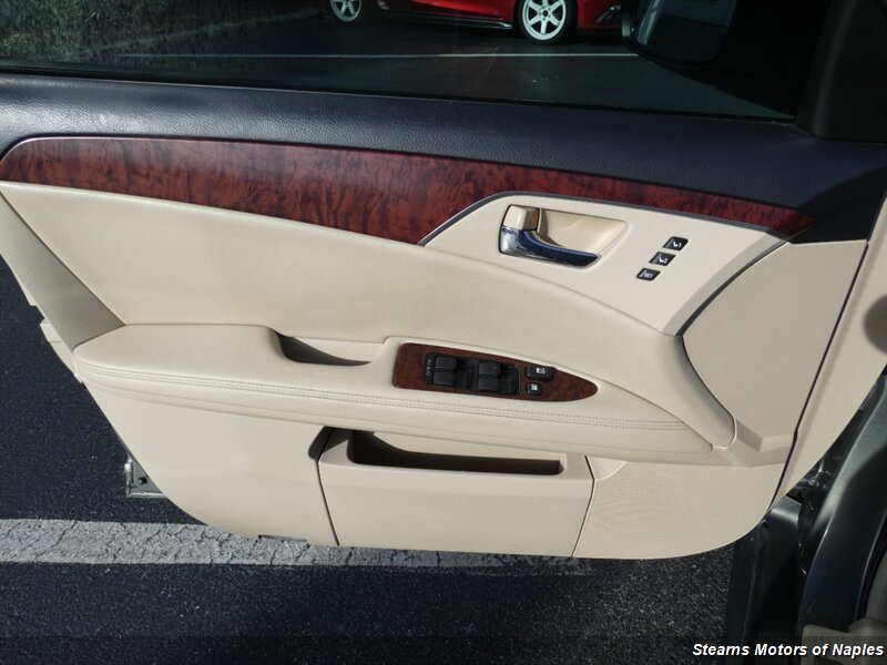 2011 Toyota Avalon Limited photo 24