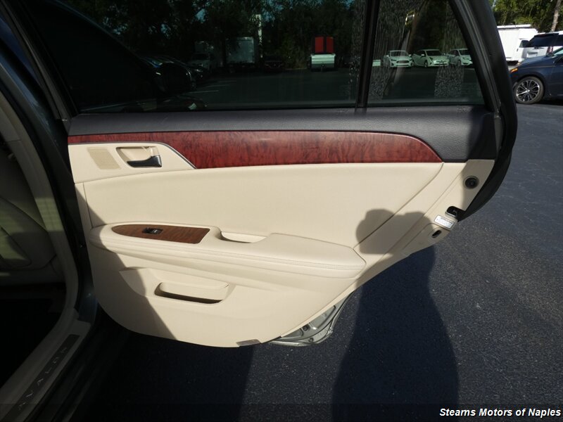 2011 Toyota Avalon Limited photo 32
