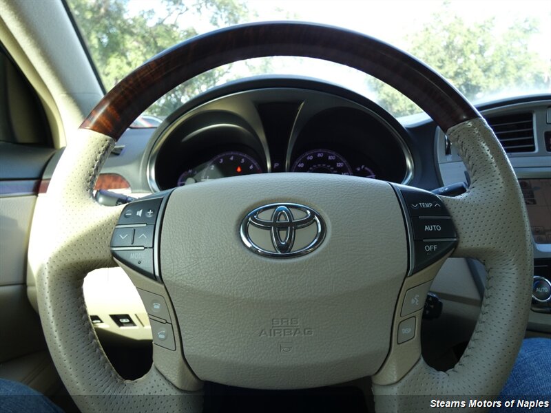 2011 Toyota Avalon Limited photo 16