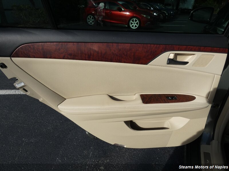 2011 Toyota Avalon Limited photo 26