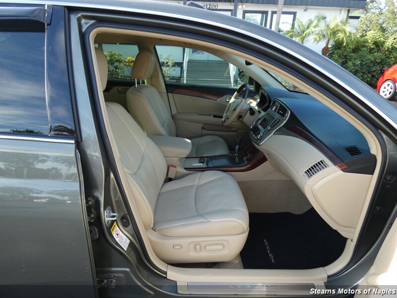 2011 Toyota Avalon Limited photo 28
