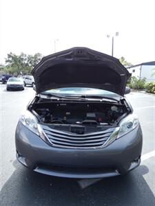 2017 Toyota Sienna XLE  Wheelchair Accessible - Photo 6 - Naples, FL 34104