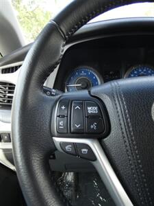 2017 Toyota Sienna XLE  Wheelchair Accessible - Photo 24 - Naples, FL 34104