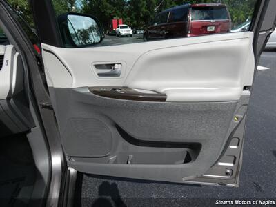 2017 Toyota Sienna XLE  Wheelchair Accessible - Photo 51 - Naples, FL 34104