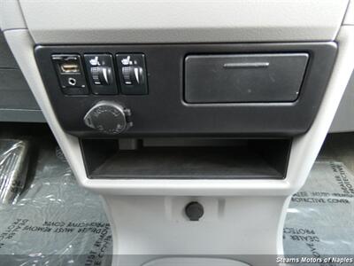 2017 Toyota Sienna XLE  Wheelchair Accessible - Photo 31 - Naples, FL 34104