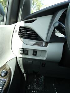 2017 Toyota Sienna XLE  Wheelchair Accessible - Photo 23 - Naples, FL 34104