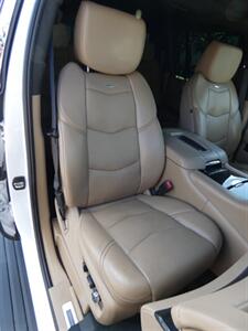 2018 Cadillac Escalade ESV Platinum   - Photo 56 - Naples, FL 34104