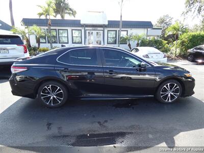 2019 Toyota Camry SE - Photo 2 - Naples, FL 34104