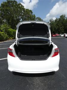 2013 Toyota Camry Hybrid LE - Photo 14 - Naples, FL 34104