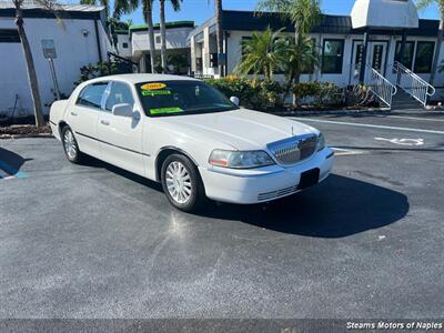 2004 Lincoln Town Car Signature Sedan