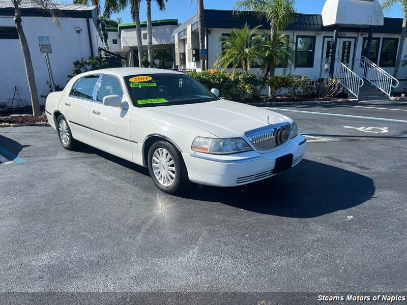2004 Lincoln Town Car Signature   - Photo 1 - Naples, FL 34104