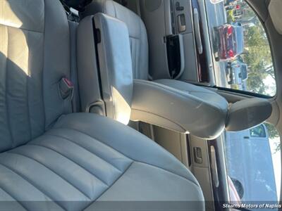 2004 Lincoln Town Car Signature - Photo 4 - Naples, FL 34104