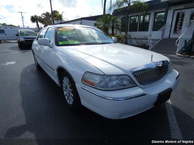 2004 Lincoln Town Car Signature Sedan