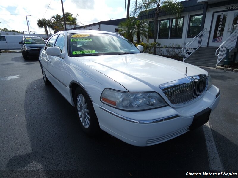 2004 Lincoln Town Car Signature  