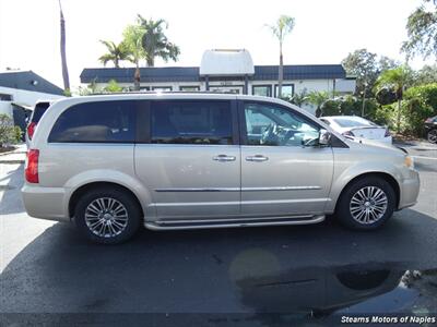 2014 Chrysler Town & Country Touring-L - Photo 2 - Naples, FL 34104