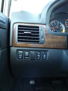 2015 Nissan Armada Platinum - Photo 24 - Naples, FL 34104
