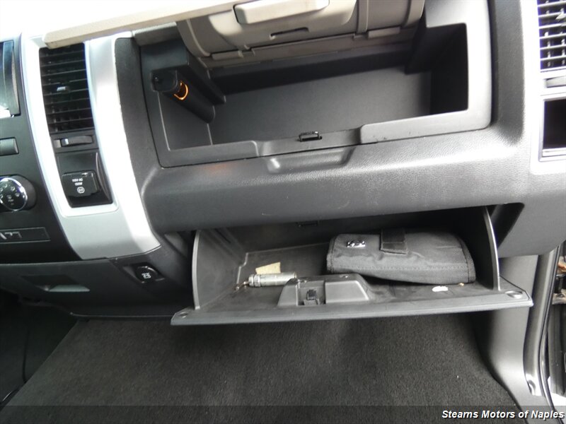 2009 Dodge Ram SLT photo 32