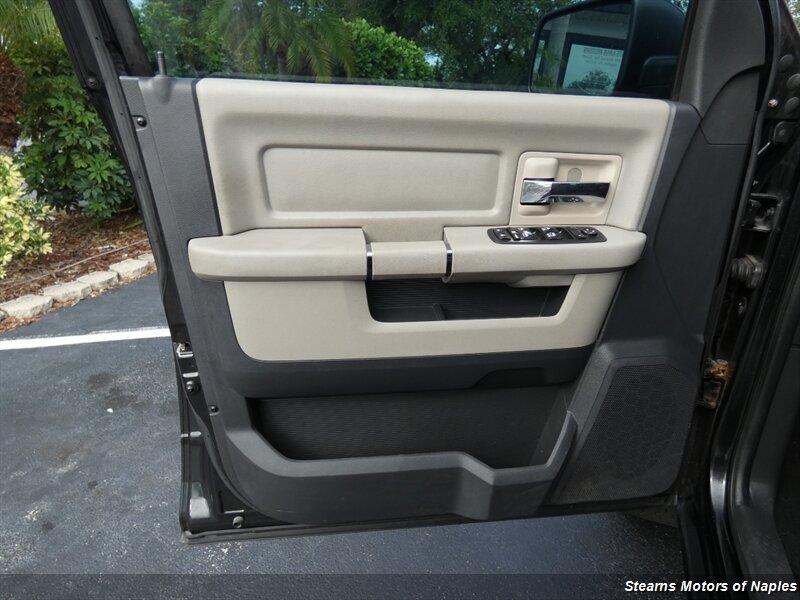 2009 Dodge Ram SLT photo 27