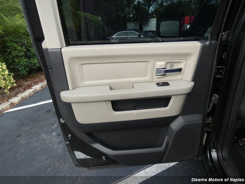2009 Dodge Ram SLT photo 30