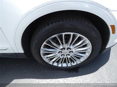 2017 Cadillac XT5 Luxury   - Photo 17 - Naples, FL 34104