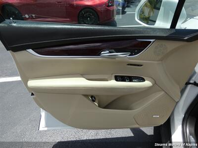 2017 Cadillac XT5 Luxury   - Photo 40 - Naples, FL 34104
