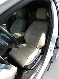 2017 Cadillac XT5 Luxury   - Photo 38 - Naples, FL 34104