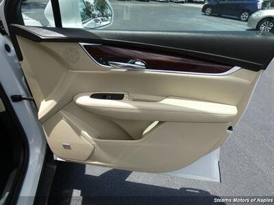 2017 Cadillac XT5 Luxury   - Photo 49 - Naples, FL 34104