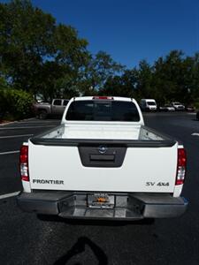 2016 Nissan Frontier SV   - Photo 13 - Naples, FL 34104