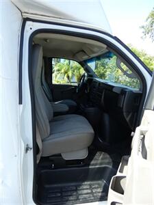 2017 Chevrolet Express Cutaway Box Truck 3500   - Photo 24 - Naples, FL 34104