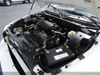 2005 Dodge Dakota Laramie   - Photo 8 - Naples, FL 34104