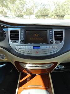 2012 Hyundai Genesis 3.8   - Photo 29 - Naples, FL 34104