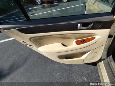 2012 Hyundai Genesis 3.8   - Photo 42 - Naples, FL 34104