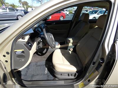 2012 Hyundai Genesis 3.8   - Photo 37 - Naples, FL 34104