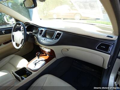 2012 Hyundai Genesis 3.8   - Photo 43 - Naples, FL 34104