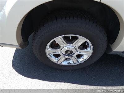 2005 Lincoln Aviator Luxury   - Photo 17 - Naples, FL 34104