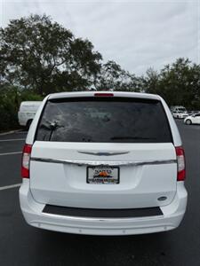 2015 Chrysler Town & Country Touring   - Photo 12 - Naples, FL 34104