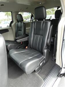 2015 Chrysler Town & Country Touring   - Photo 42 - Naples, FL 34104