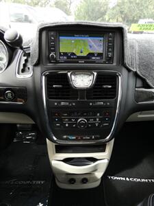 2015 Chrysler Town & Country Touring   - Photo 33 - Naples, FL 34104