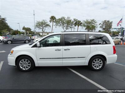 2015 Chrysler Town & Country Touring   - Photo 10 - Naples, FL 34104