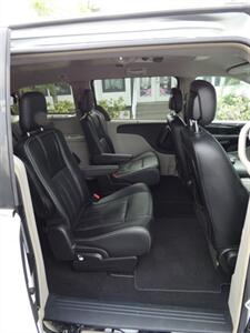 2015 Chrysler Town & Country Touring   - Photo 54 - Naples, FL 34104