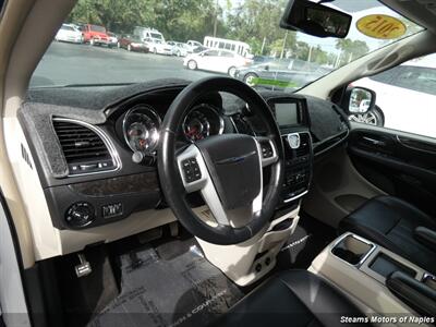 2015 Chrysler Town & Country Touring   - Photo 38 - Naples, FL 34104