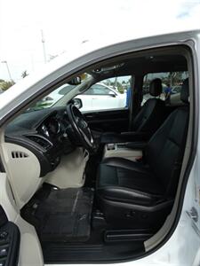 2015 Chrysler Town & Country Touring   - Photo 40 - Naples, FL 34104