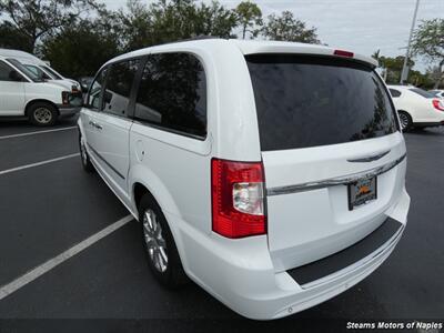 2015 Chrysler Town & Country Touring   - Photo 9 - Naples, FL 34104