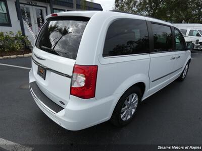 2015 Chrysler Town & Country Touring   - Photo 11 - Naples, FL 34104